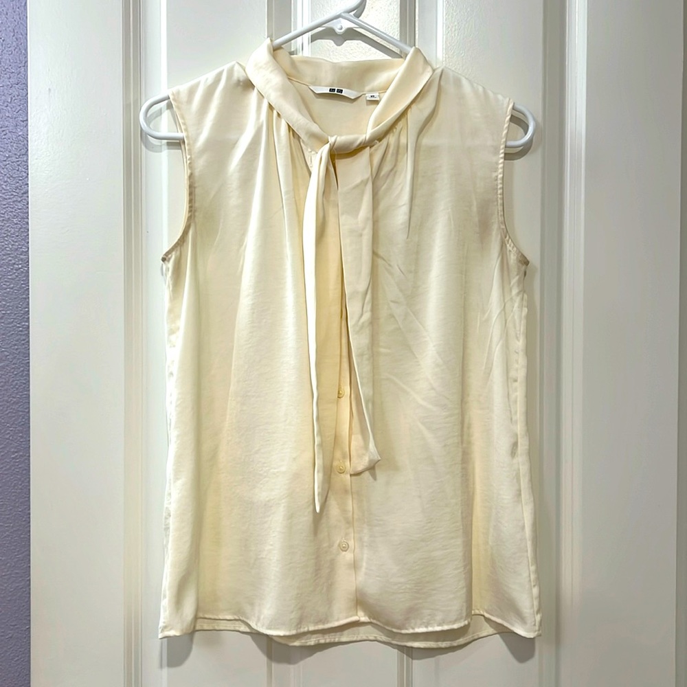 Uniqlo sleeveless top